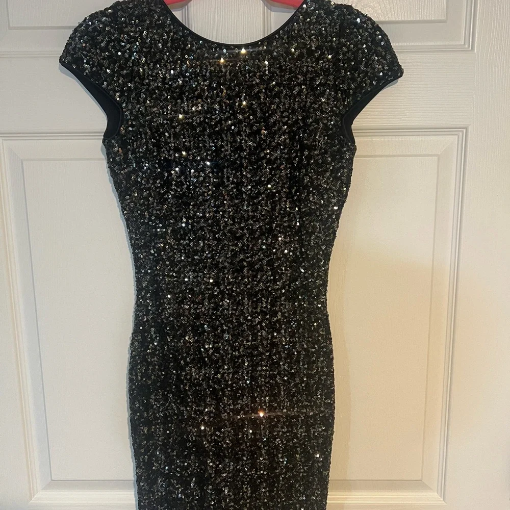 Elegant Black Sequin Dress - Picture 3 of 5